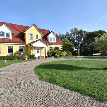 Beautiful Holiday In With Garden 펜션 Ostseebad Kühlungsborn